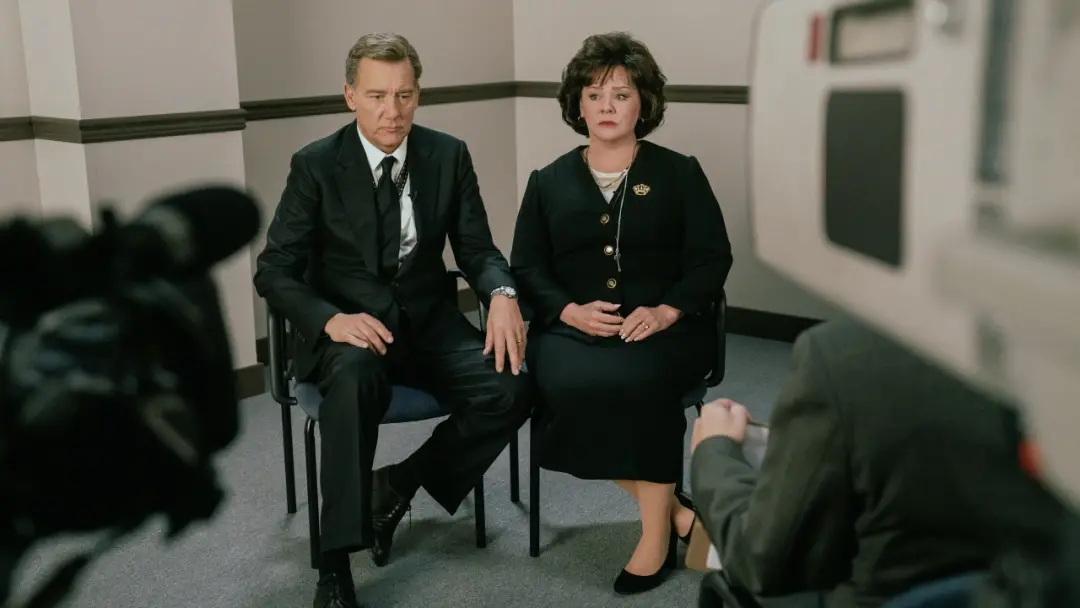 Melissa McCarthy e Clive Owen em série da Netflix sobre o assassinato de JonBenét Ramsey, que aconteceu em 25 de dezemb…