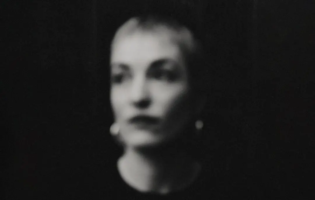 Radie Peat, vocalista do Lankum, lança o álbum solo No Human Tongue Can Tell em 13 de novembro. A faixa nova The Moon a…