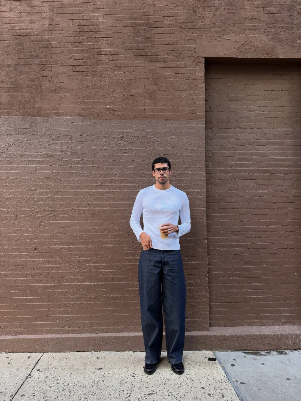 Bernie Martínez Ocasio estreou nos desfiles da Semana de Moda de Nova York, sendo notado pela semelhança com o irmão Ba…