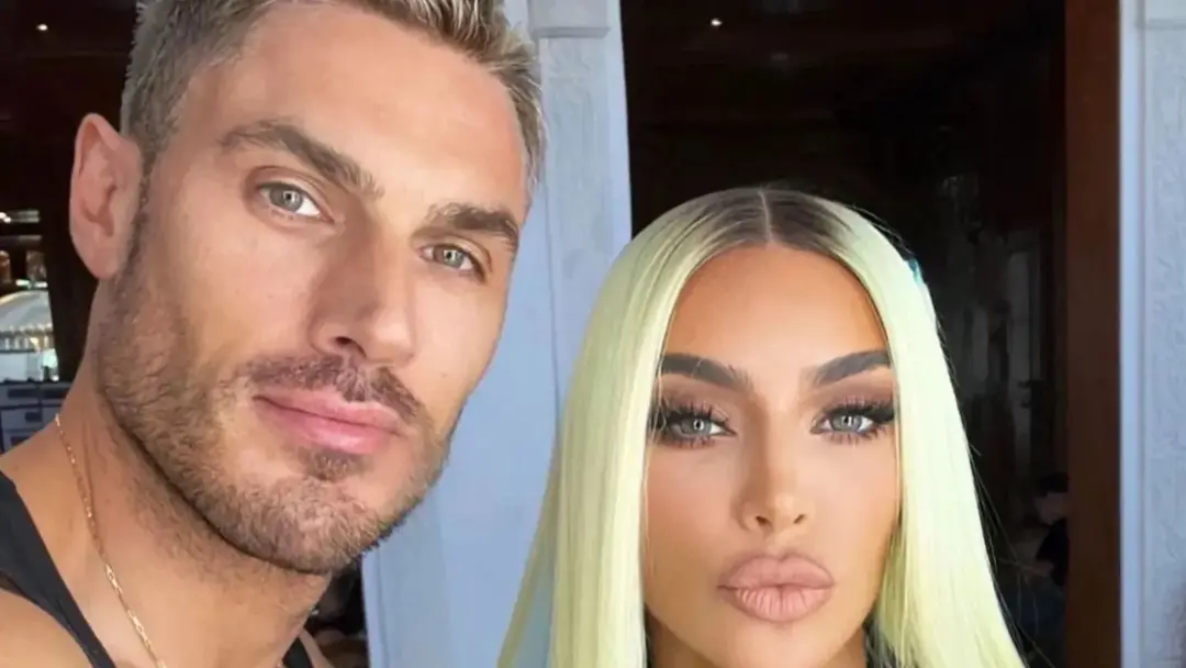 Kim Kardashian planejando ir ao Strictly para apoiar o cabeleireiro Chris Appleton em Elstree Studios. Acho interessant…
