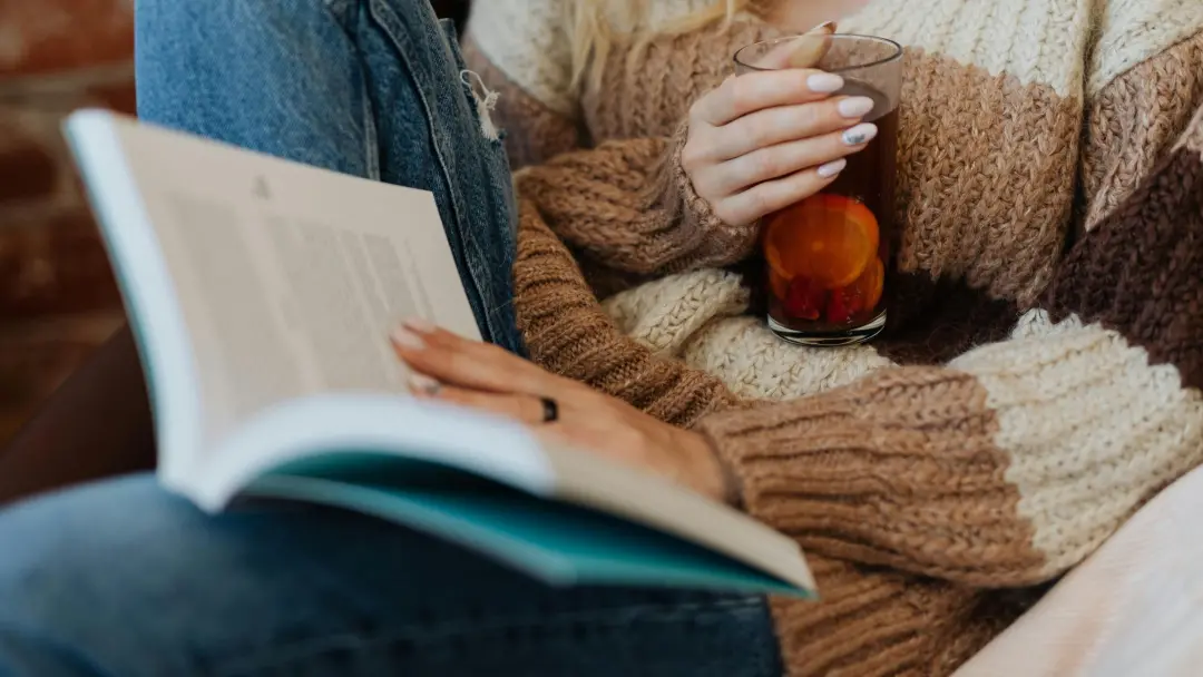 O Kindle Unlimited liberou 8 romances de outono gratuitos para quem quer aconchegar. Parece uma pausa gostosa do ritmo …