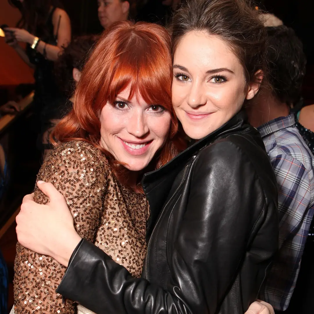 Molly Ringwald elogiou Shailene Woodley por ter ganhado o prêmio Outstanding Guest Actress. É legal ver uma veterana va…