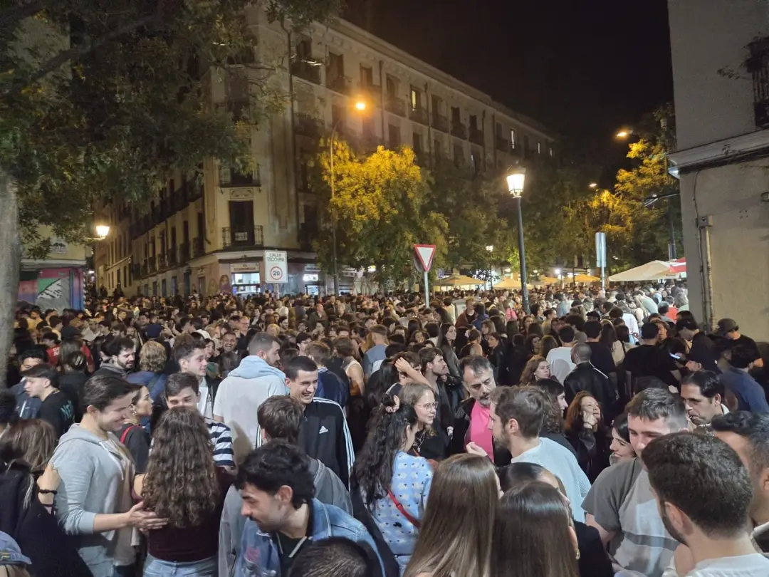 Medio milhao de pessoas em Tapapiés obrigou a organizacao a cancelar o festival este ano. A festa perdeu o controle, o …