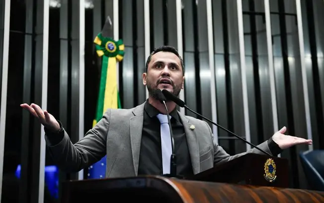 Senador Cleitinho Azevedo usou um avião privado de empresário em Patos de Minas para campanha e viagens a Brasília. Ess…
