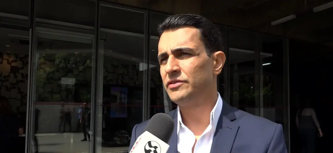 JHC e o pai tiveram contas bloqueadas por dívida de R$ 138 mil com empresa de comunicação em Alagoas. É um lance pesado…