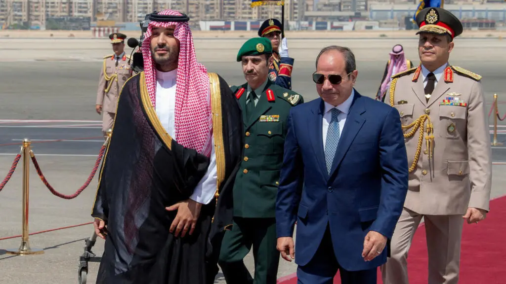 Ameaça nos mares do Mar Vermelho eleva o preço do petróleo, com a Arábia Saudita voltando para o conflito no Iêmen. A i…