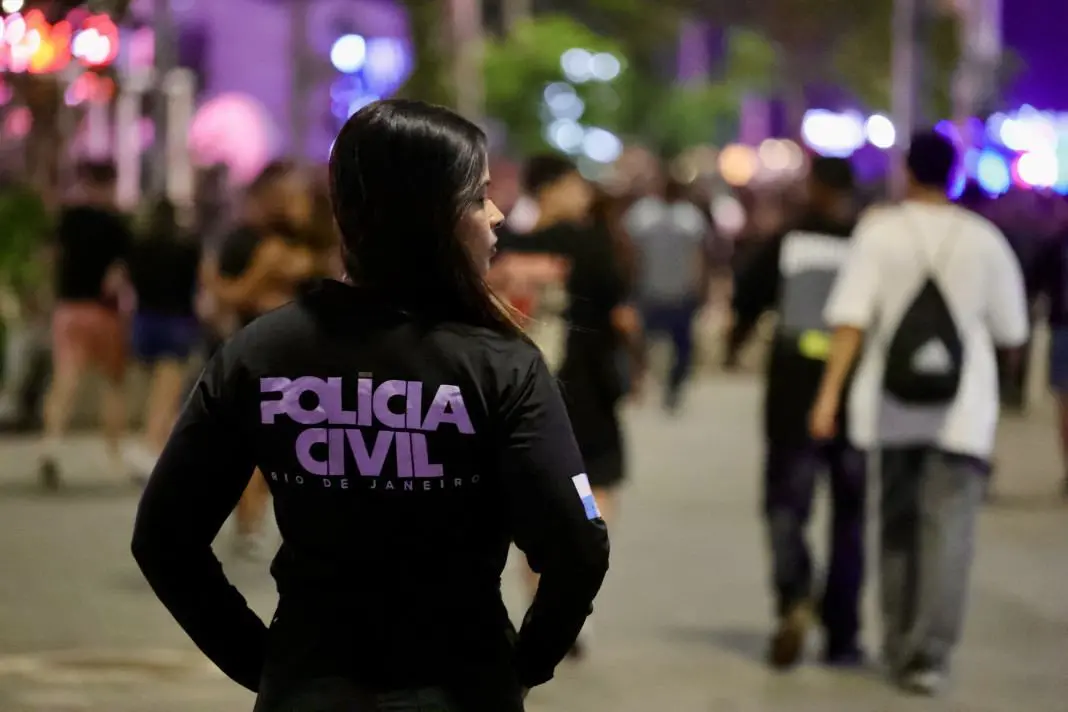 Policiais civis do Rio de Janeiro podem receber auxílio alimentação de R$ 80 por dia e transporte de R$ 600,00. É um av…