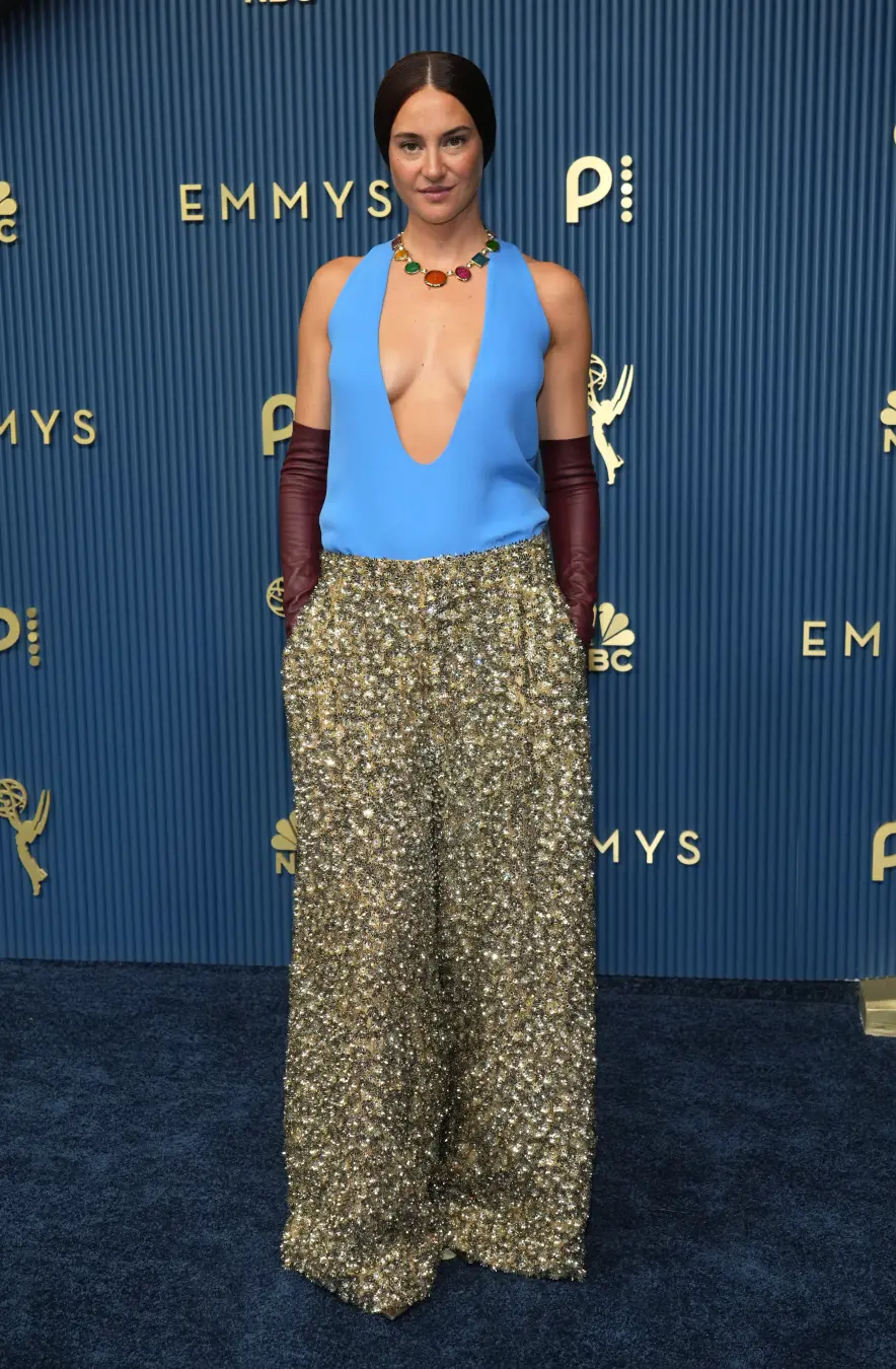 Shailene Woodley e Olivia Munn, exes de Aaron Rodgers, apareceram juntas no Emmy de 2026. A união delas, com todo o his…