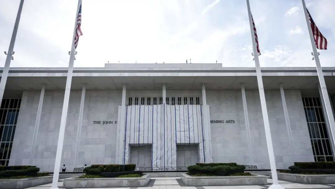 Kennedy Center vai fechar imediatamente, decisão da diretoria apoiada por Trump, por conta de reforma e problemas finan…