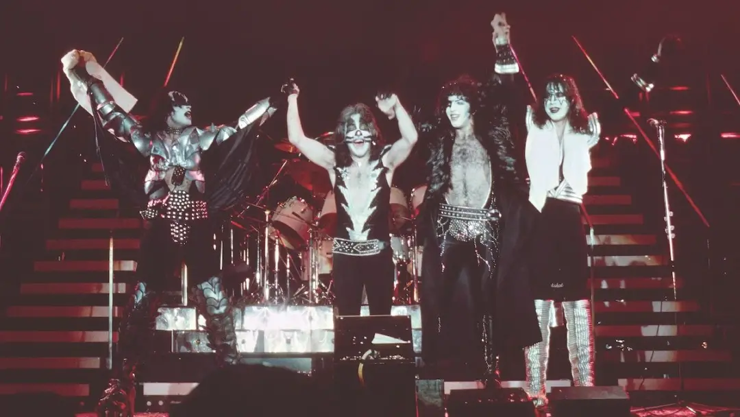 KISS lança uma caixa de aniversário de 50 anos do Rock and Roll Over, com 100 faixas raras em 6 de novembro. O material…