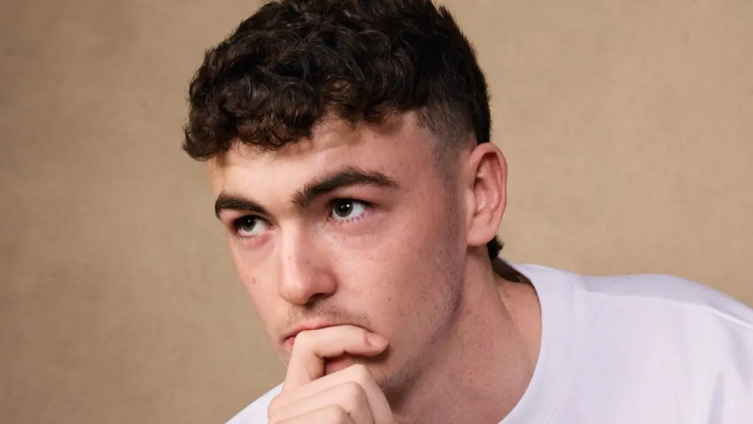 Lewis Brophy, ator irlandês, vai trabalhar junto com Barry Keoghan no drama Lemonade. Essa união mostra como o caminho …