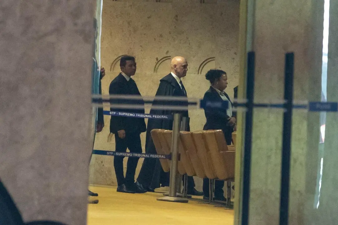 Ministros do STF retomam a sessão plenária nesta terça-feira, 15, para discutir desdobramentos sobre a suposta ligação …