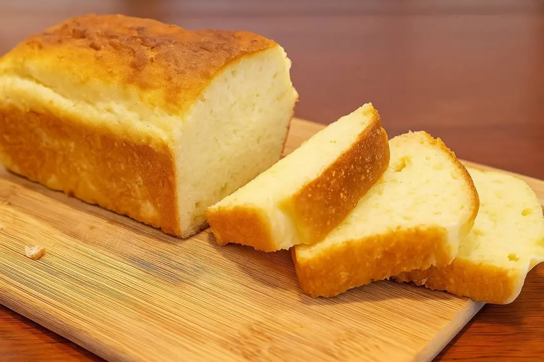 Receita de pão de maisena na frigideira leva ovo, maisena, maionese e fermento e fica pronto em 10 minutos. A praticida…