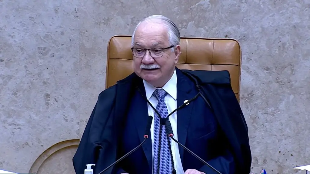 Fachin manteve os casos de Moraes e Mendonça separados no STF. A decisão defendeu que o plenário prossiga só com a anál…