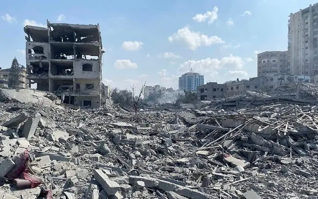 ONU pede acesso a Gaza para apurar se houve crimes de guerra, após a recuperação de mais de 630 corpos sob escombros. A…