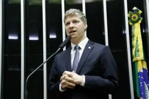 Marcel van Hattem acusou Davi Alcolumbre de cumplicidade com Moraes por não pautar impeachment no Senado. A omissão no …