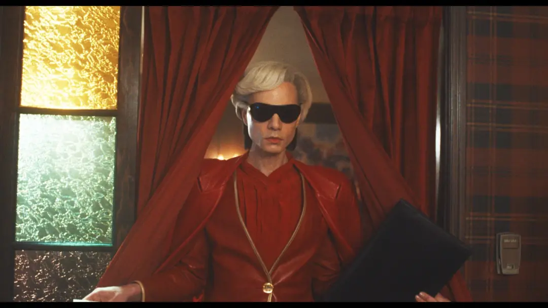 Jordan Roth, produtor vencedor do Tony, falou sobre o debut no papel de Ryan Murphy. É uma ironia bonita ver como o lad…