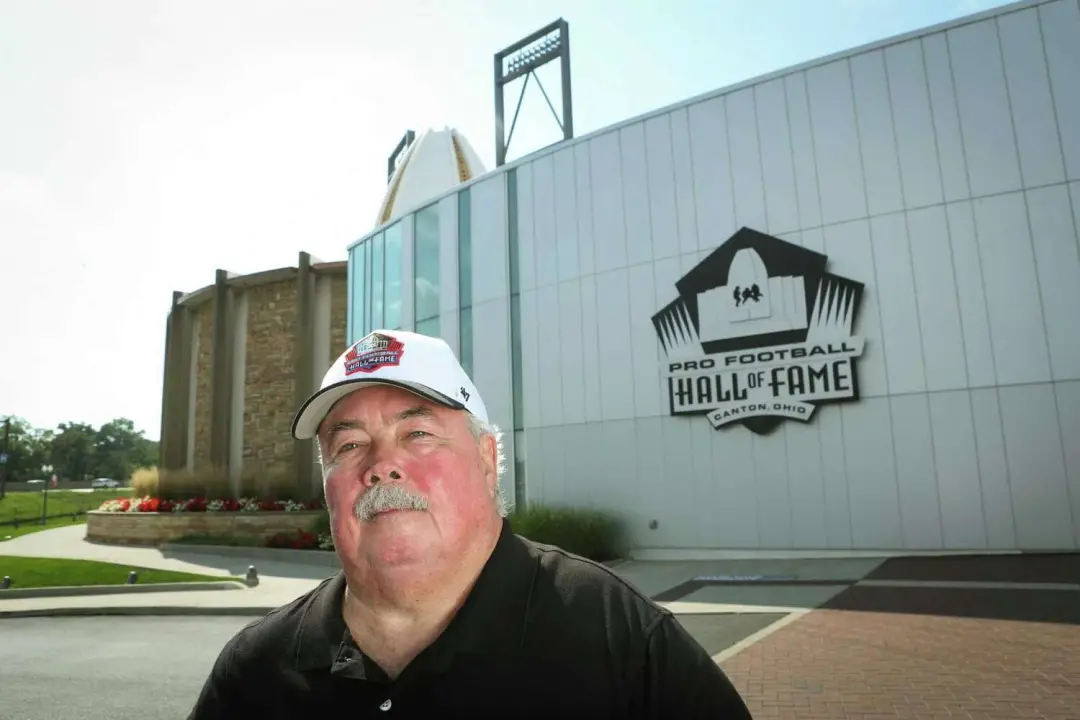 John McClain, que representava Houston na comissao de eleicao da Pro Football Hall of Fame por 33 anos, foi informado d…