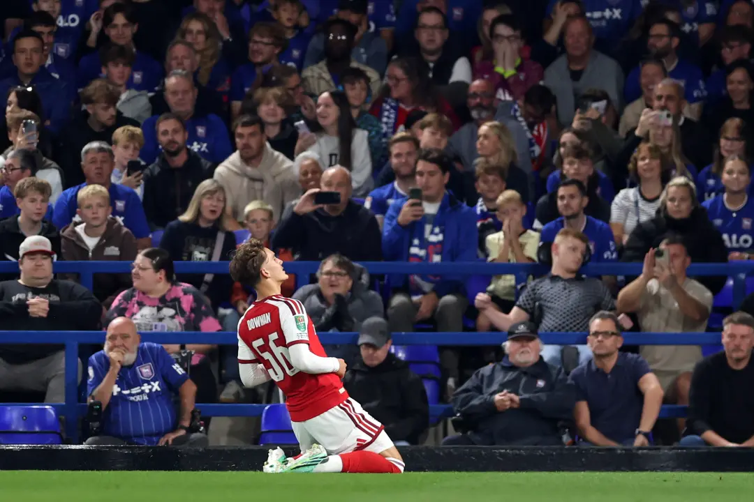 Max Dowman marcou o gol contra o Ipswich no EFL Cup, em apenas sete minutos de jogo. É bom ver o clube dando essa chanc…