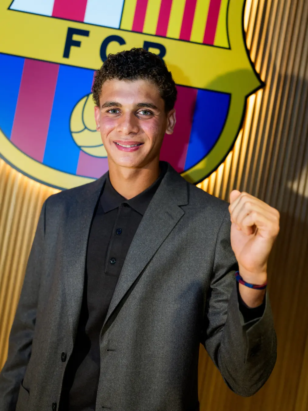 Abdelkarim Hamza assina renovação no Barça até 2030 com cláusula de rescisão de mais de 150 milhões de euros. Garante o…