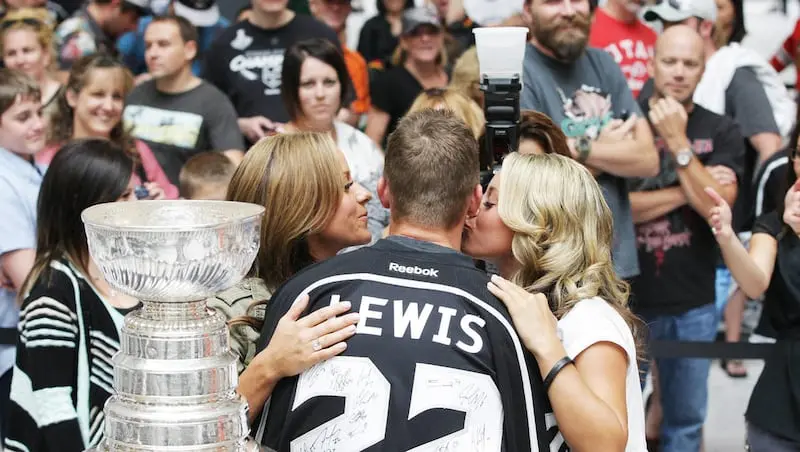 Trevor Lewis, ex-jogador com 17 temporadas na NHL, vai ajudar a crescer o hóquei jovem em Utah. É importante ter quem e…