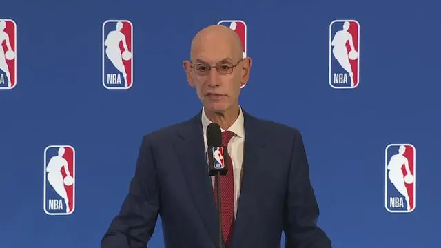 Adam Silver focou na disposição de Steve Ballmer em aceitar a decisão e as sanções da liga. Pondero que aceitar a regra…