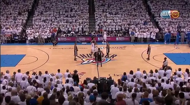OKC, a torcida ficou em pé por 20 minutos seguidos no playoff do Young OKC. A energia tava tão alta que ia desgastar os…