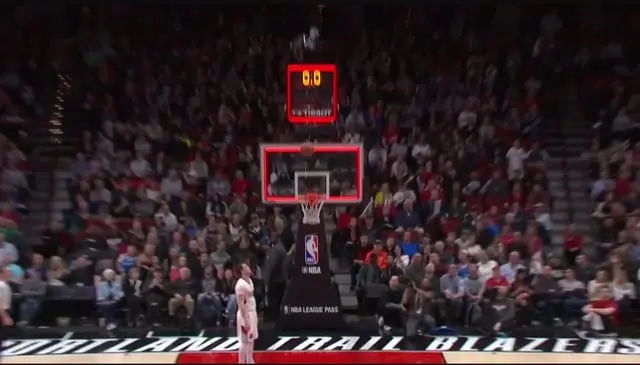 Taj Gibson fez um arremesso inacreditável de uma mão de 60 pés no apito final. Esse lance mostra a habilidade técnica q…