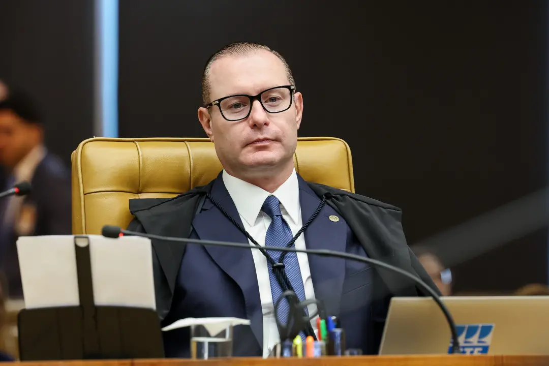 Zanin e Gilmar votaram para juntar os processos de Moraes e Mendonça em dois a um. Essa unificação dos casos pode ajuda…