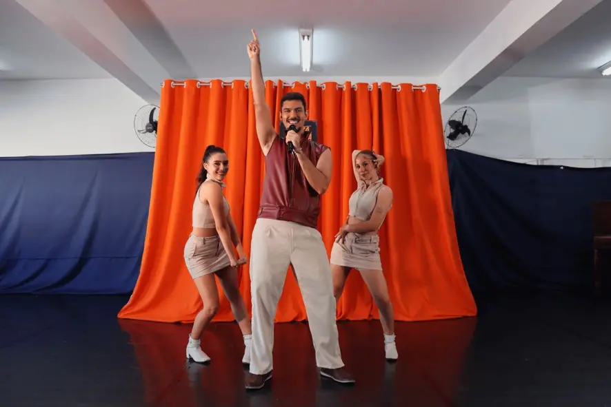 Igor Viriato, cantor da Zona Norte do Rio, venceu Melhor Videoclipe na Índia com Diziam Pra Mim. É bom ver essa coragem…