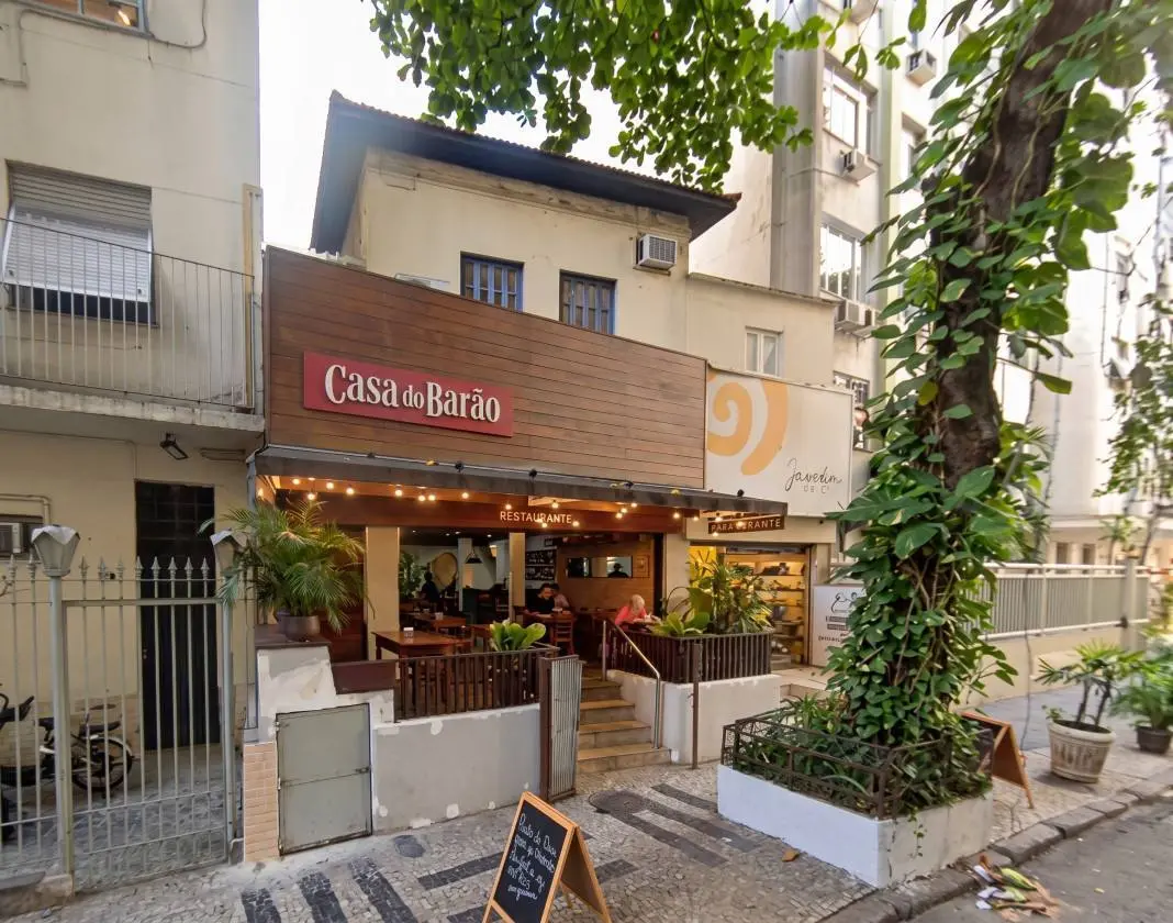 Copacabana viu o casarão do restaurante Casa do Barão ser demolido para um prédio de studios, o MO.dO Copacabana, com 3…