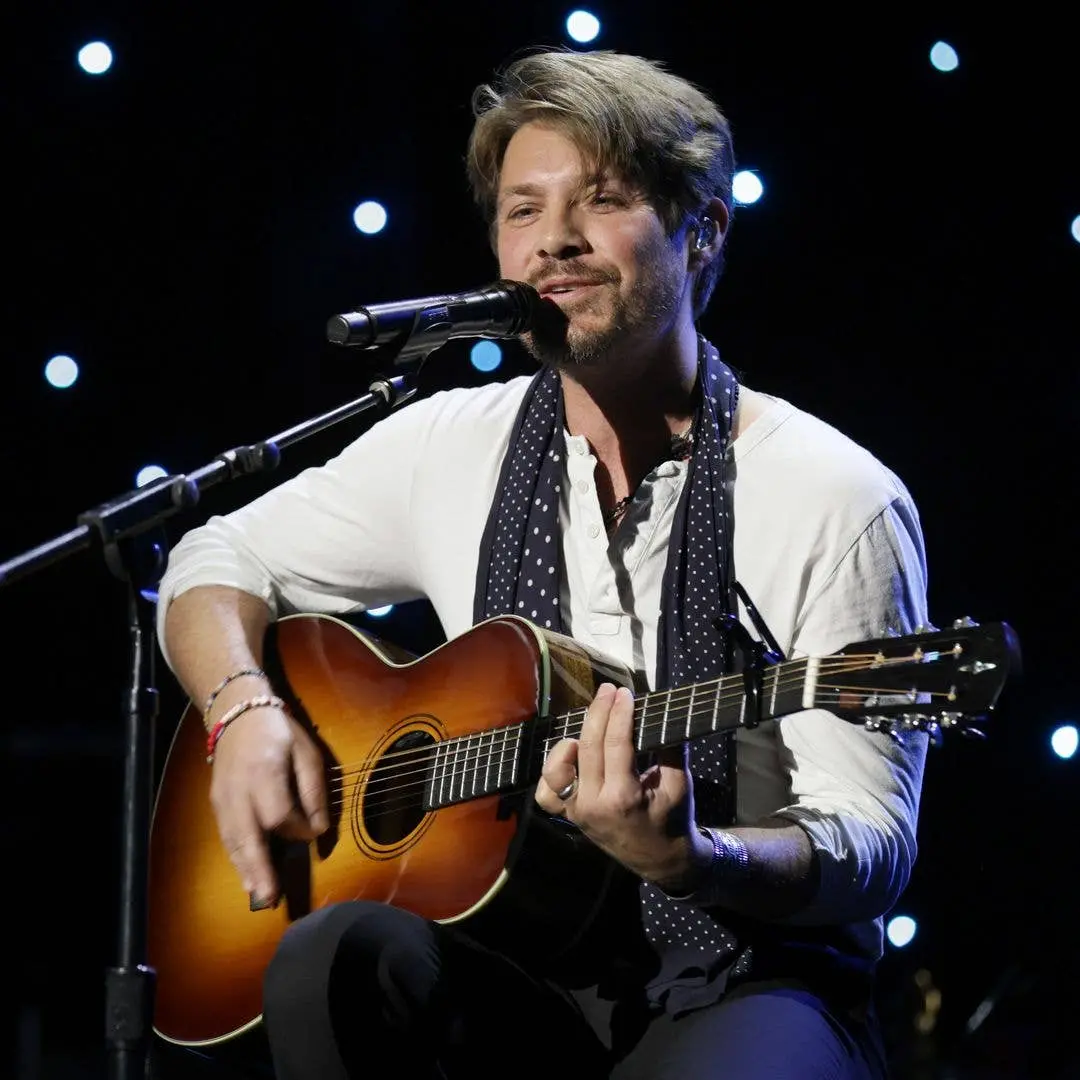 Natalie Hanson, esposa de Taylor Hanson, o ídolo teen, vive com sete filhos. A vida familiar dele é um exemplo de const…