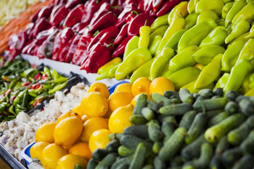 Cerca de 70% dos adultos americanos de 20 anos ou mais relataram comer alguma fruta ou beber suco de fruta em um dia. M…