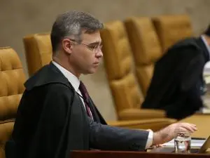 André Mendonça no centro da crise do STF após investigações do Banco Master e afastamento de diretor da PF. A atuação d…