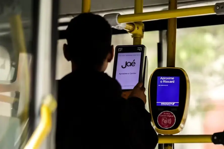 Prefeitura do Rio não vai repassar a taxa de até R$ 0,30 em crédito para passagem. Absorver o custo de processamento de…