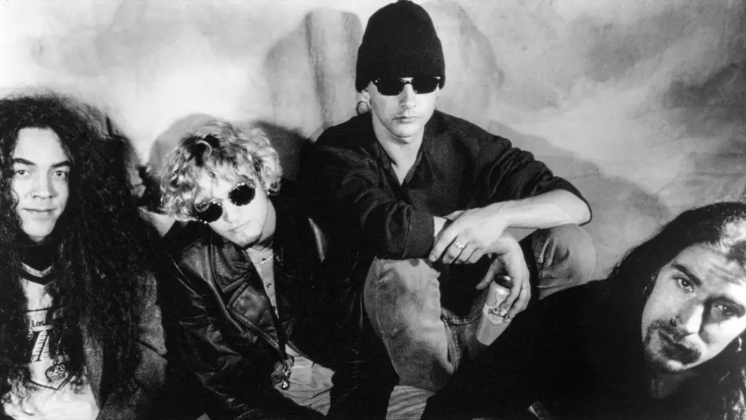 Alice in Chains, junto com Pearl Jam e Nirvana, moldou a cena grunge de Seattle nos anos 90 com um som pesado e harmôni…