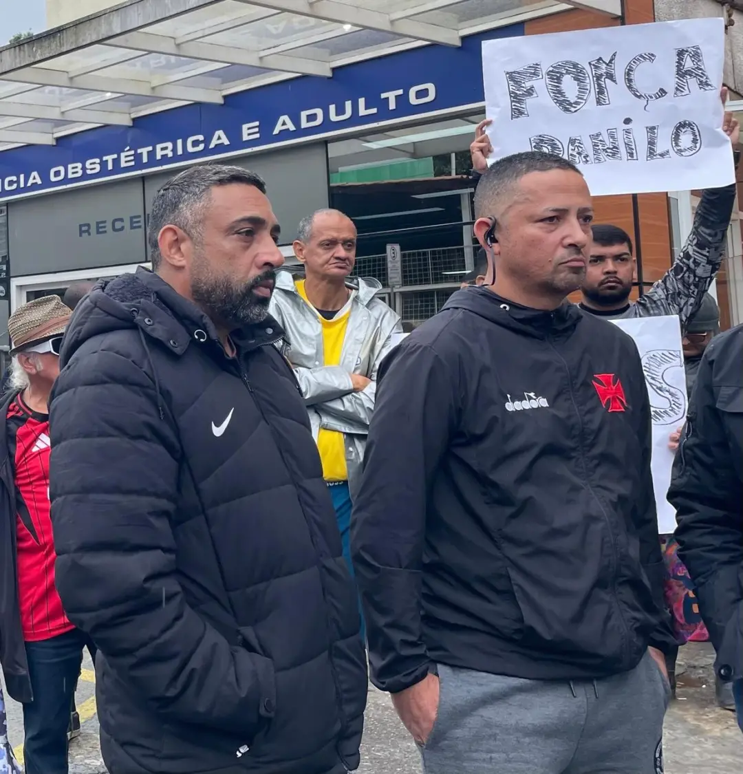 Danilo Alves, pizzaiolo de 26 anos, faleceu após ser baleado na cabeça por policiais em Niterói. A polícia alega que el…