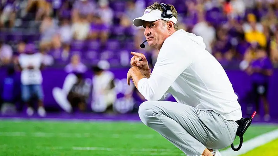 Oxford reforça segurança para receber LSU e Ole Miss com Lane Kiffin retornando. A tensão dos últimos dez meses vai exp…