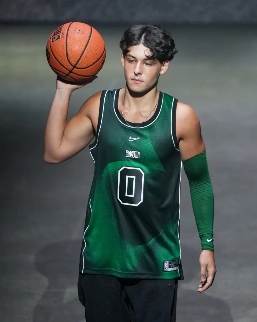 Nike soltou os uniformes Specter para oito franquias históricas da NBA, como Celtics e Lakers, para a temporada 2026-27…