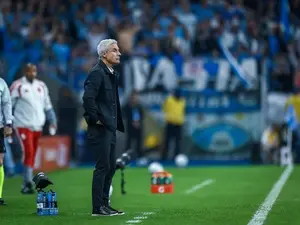 Lavieri fala do exemplo do Grêmio que faz Flamengo e Palmeiras dispararem. A comparação entre os clubes mostra como dif…
