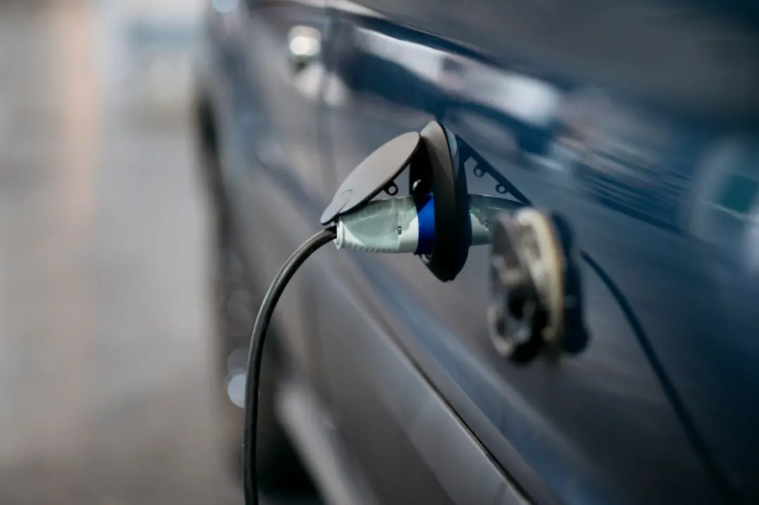 Quase um milhão de carros eletrificados no Brasil. O crescimento de 160,5% entre janeiro e agosto de 2026 mostra uma mu…