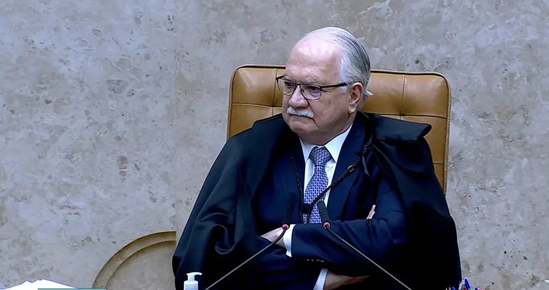 Sessão do STF mostra Fachin enquanto ministros discutem em plenário. Quando Gilmar Mendes advertiu André Mendonça por s…