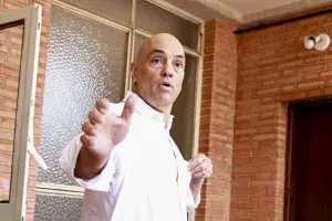 Moraes criticou o Ministro Mendonça por iniciar investigações de ofício no caso Banco Master, alegando que viola o sist…