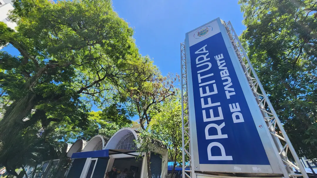 Prefeitura de Taubaté limitou horas extras a 20 horas por mês e prevê corte de até 25% em contratos. Essa medida visa r…