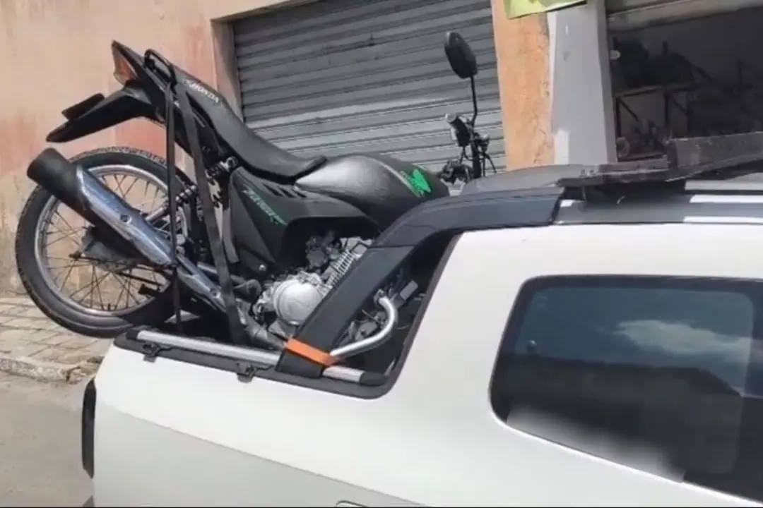 Em Pernambuco, dois homens foram presos após aplicar golpe do falso Pix para roubar uma moto. A vítima conseguiu fugir …