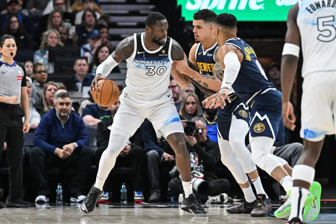 Julius Randle foi para o Brooklyn Nets no negócio de três times, deixando os Timberwolves com espaço salarial para cont…