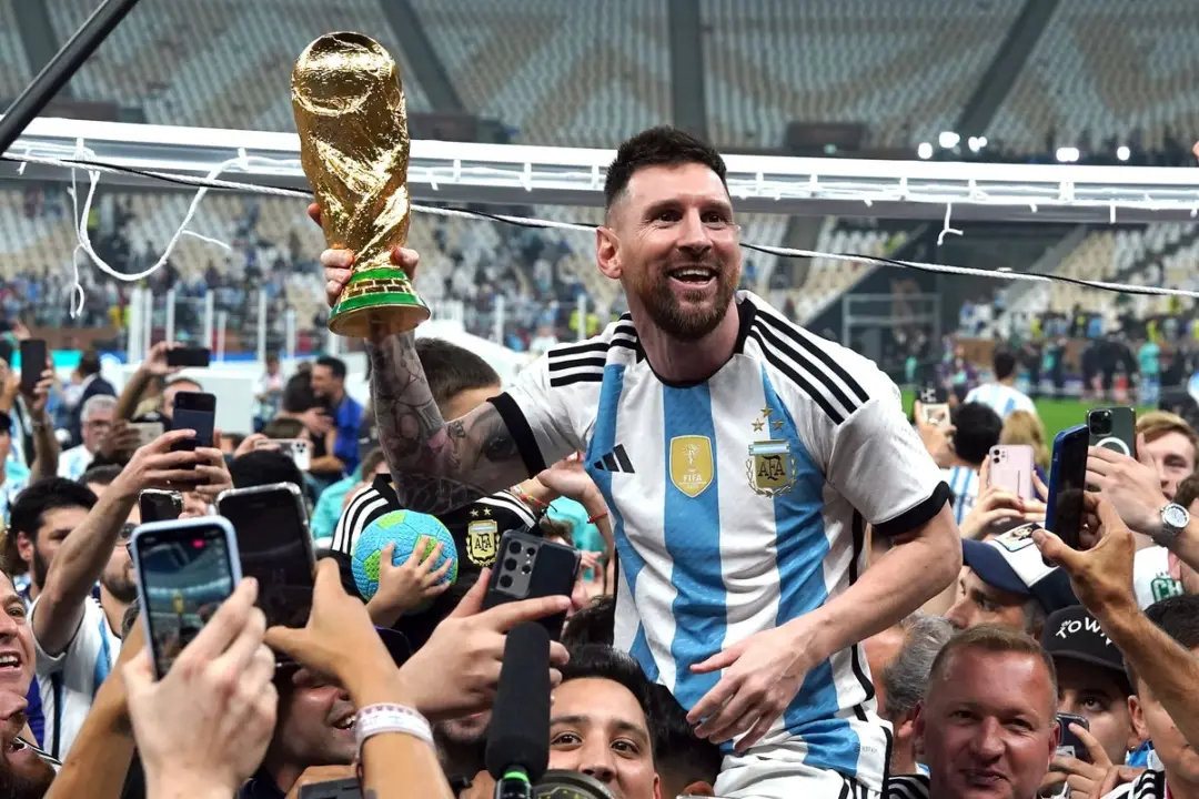 Lionel Messi tá no elenco da Argentina pra despedida contra o Benin em 6 de outubro. É um merecido fim de carreira, mas…