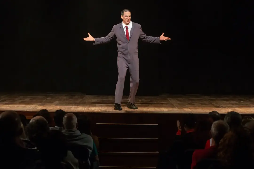Mateus Solano chega em Goiânia com o monólogo O Figurante, apresentando a peça no Teatro Goiânia nos dias 18, 19 e 20 d…