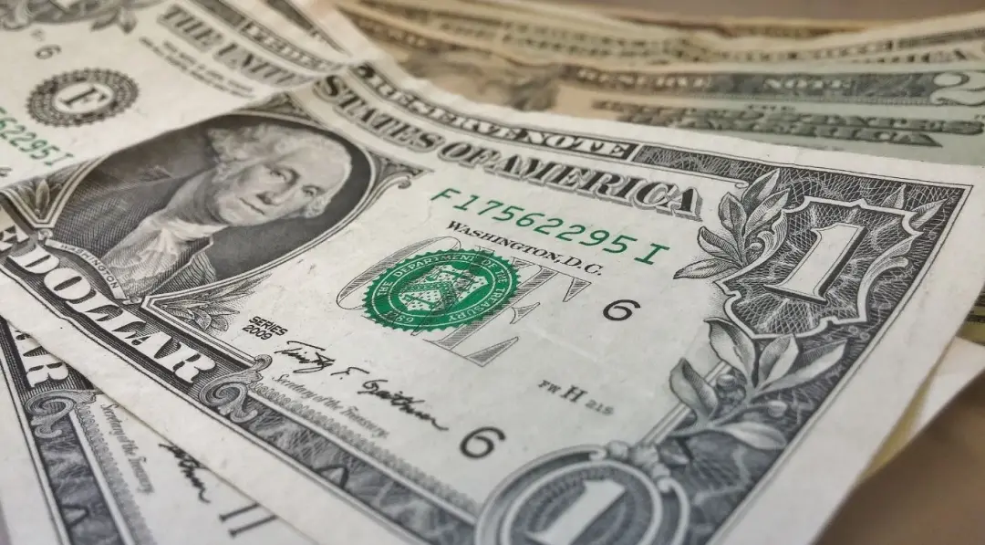 Dólar fechou a R$ 5,15 com alta de 0,14% na terça, enquanto o petróleo subia e preocupações com inflação aumentavam. O …