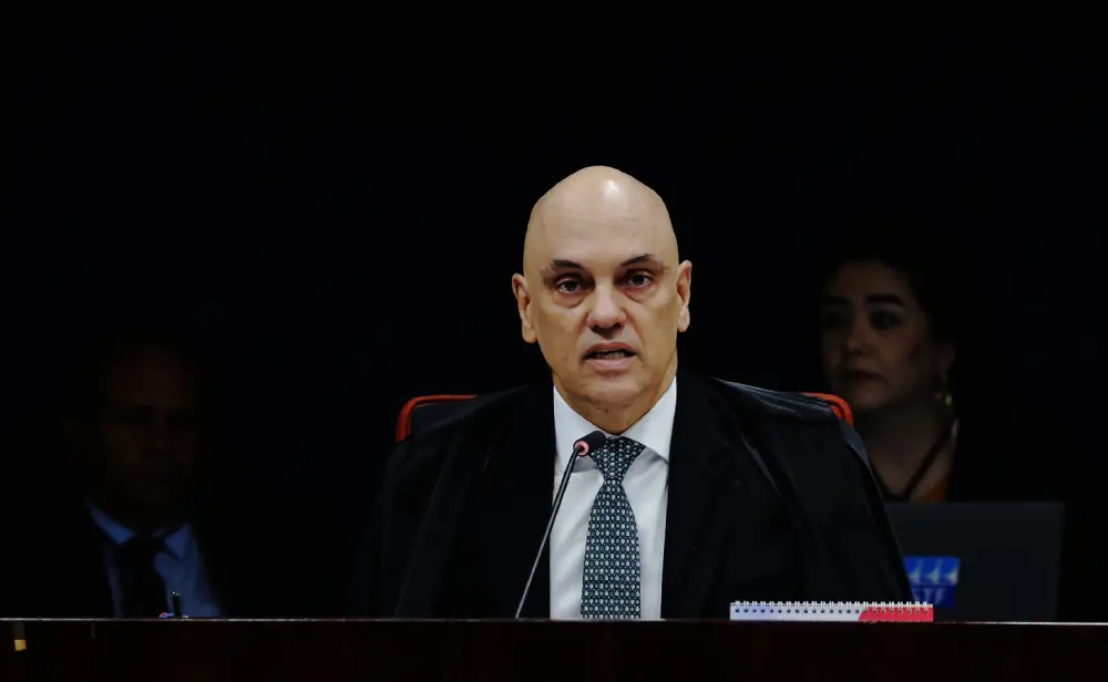 Moraes afirmou na sessão do STF que não há mensagem sobre Paulo e Andrei, só texto de bloco de notas. A suposição de co…